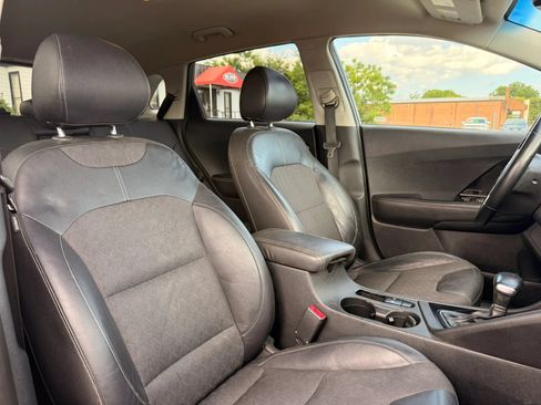 Used 2018 Kia Niro EX w/ EX Touring Graphite Edition FWD image 28