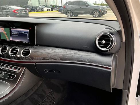 Used 2018 Mercedes-Benz E 300 image 17