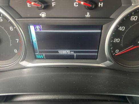 Used 2018 Chevrolet Traverse LT image 2