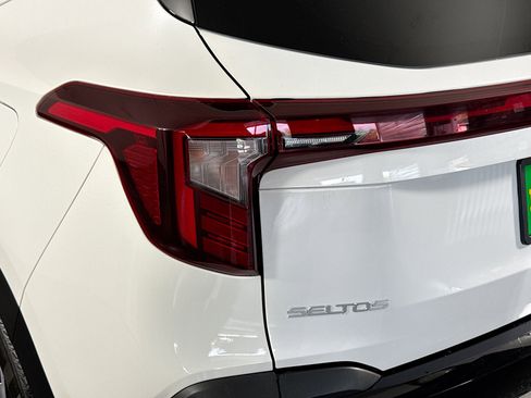 Used 2025 Kia Seltos S FWD image 36
