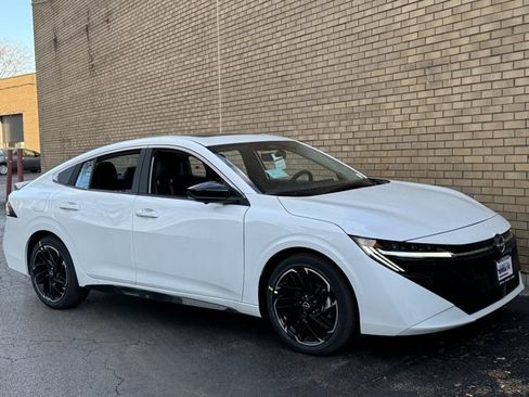 New 2026 Nissan Sentra SR w/ SR Premium Package FWD image 4
