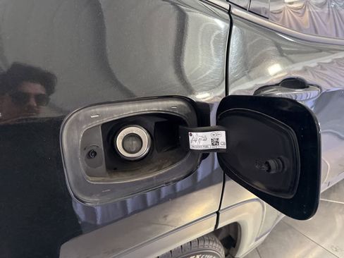 Used 2018 Jeep Compass Latitude w/ Popular Equipment Group FWD image 12