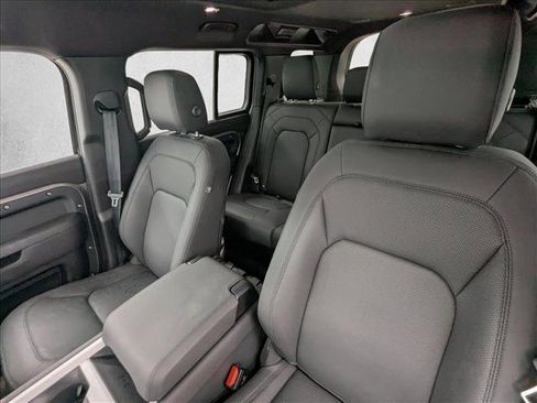 Used 2025 Land Rover Defender 110 X-Dynamic SE image 19