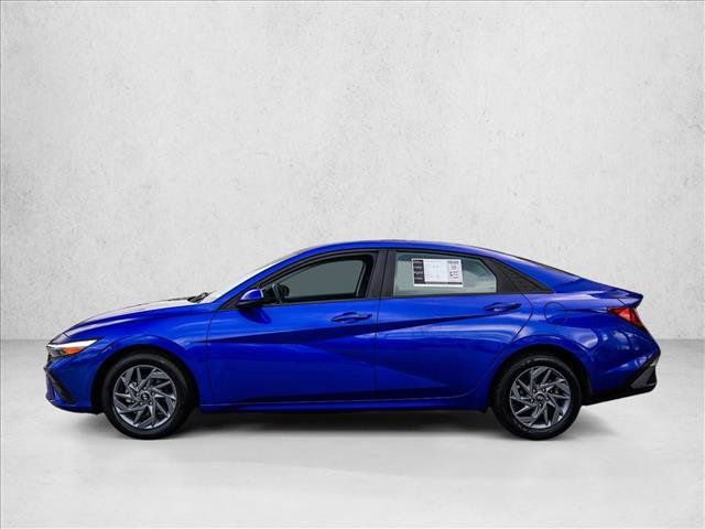 Used 2024 Hyundai Elantra SEL FWD image 8