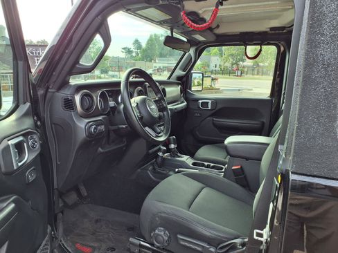 Used 2021 Jeep Wrangler Sport AWD/4WD image 20