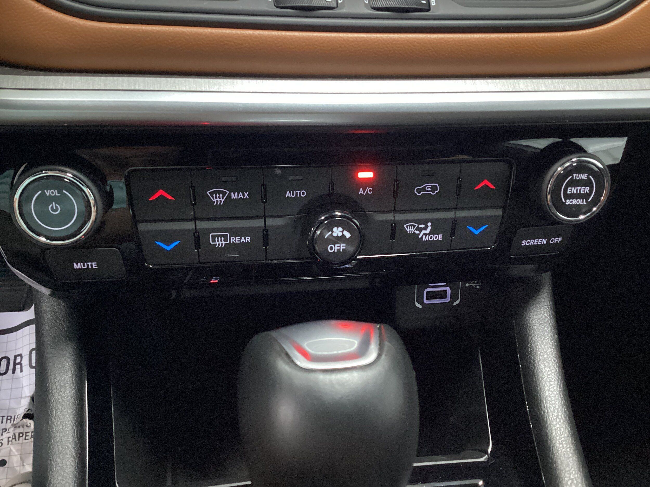 Used 2025 Jeep Compass Limited AWD/4WD image 29