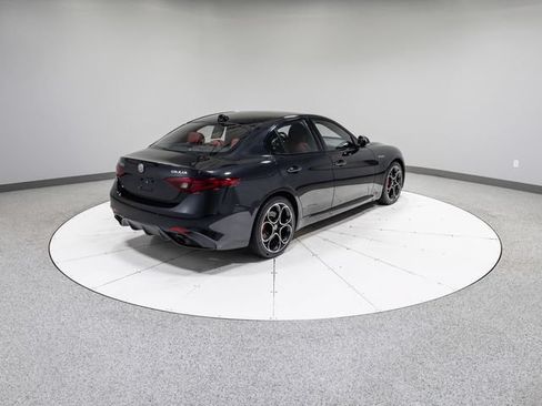 Used 2022 Alfa Romeo Giulia Veloce AWD/4WD image 33