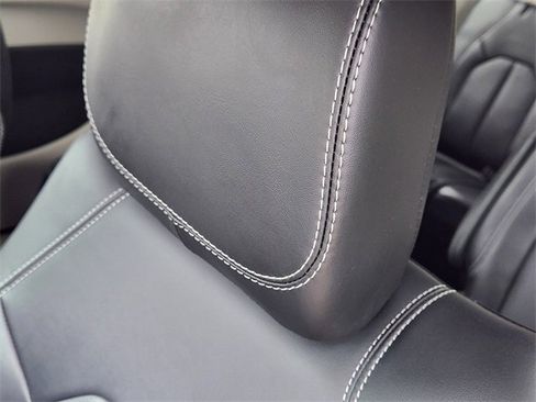 Used 2024 Chrysler Pacifica Touring-L image 14