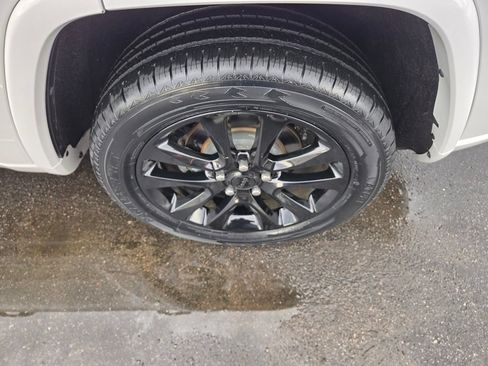 Used 2019 Jeep Grand Cherokee Altitude RWD image 13