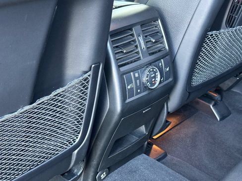 Used 2015 Mercedes-Benz GL 550 4MATIC image 17