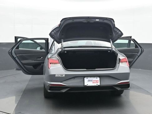 Used 2023 Hyundai Elantra SEL w/ Convenience Package image 25