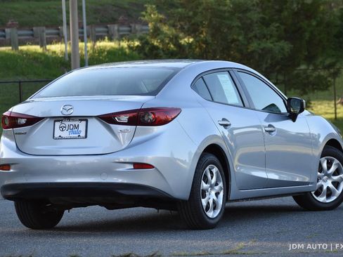 Used 2017 MAZDA MAZDA3 Sport FWD image 5
