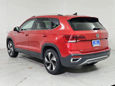 Certified 2024 Volkswagen Taos SE image 4