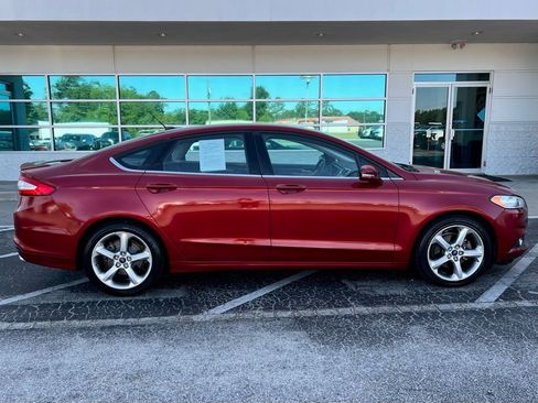 Used 2016 Ford Fusion SE FWD image 3