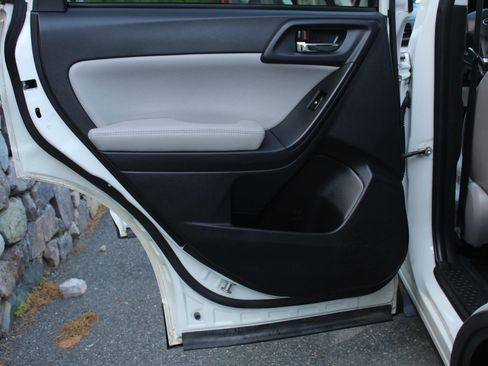 Used 2014 Subaru Forester 2.5i Limited image 14