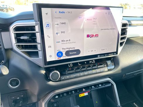 Used 2022 Toyota Tundra Limited image 16