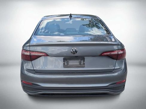 Used 2024 Volkswagen Jetta SE FWD image 5