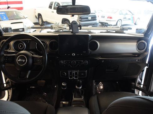 Used 2018 Jeep Wrangler Unlimited Sport S AWD/4WD image 56