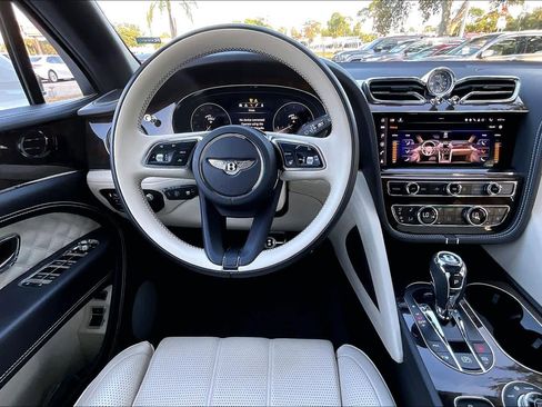 Used 2021 Bentley Bentayga image 5