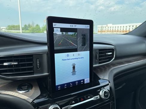 Used 2023 Ford Explorer Platinum w/ Technology Package image 29