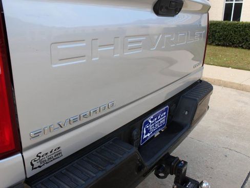 Used 2021 Chevrolet Silverado 2500 Custom w/ Custom Value Package image 22