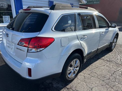Used 2012 Subaru Outback 2.5i image 4