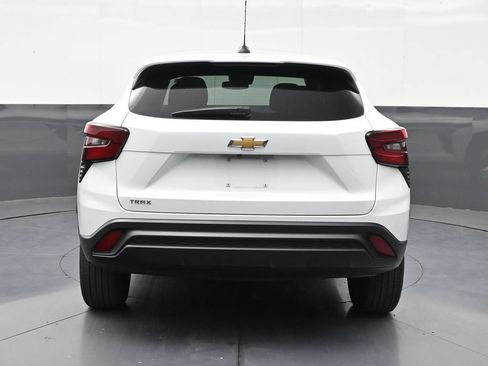 Used 2024 Chevrolet Trax LS FWD image 4