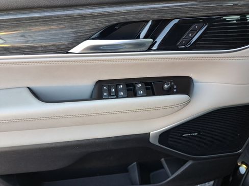 Used 2022 Jeep Wagoneer Series III AWD/4WD image 34