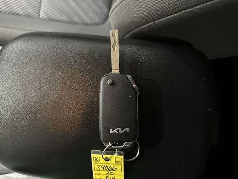 Used 2022 Kia Seltos LX image 30