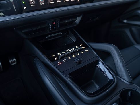 Certified 2025 Porsche Cayenne S image 14