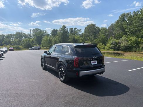 Certified 2023 Kia Telluride S w/ S Sunroof Package AWD/4WD image 7