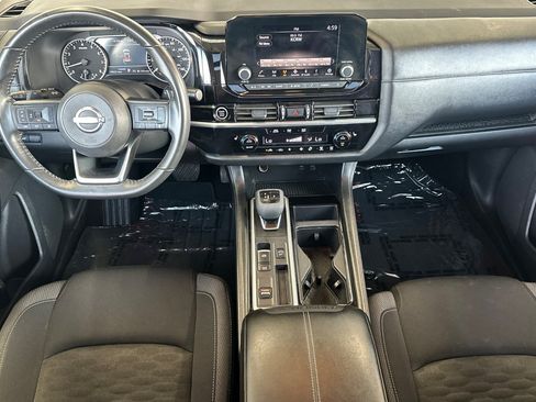 Used 2024 Nissan Pathfinder SV w/ SV Premium Package FWD image 12