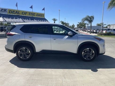 Used 2024 Nissan Rogue SV FWD image 9