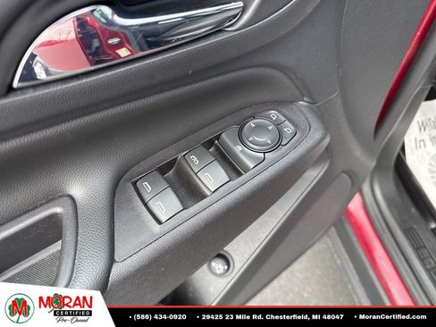 Used 2020 Chevrolet Equinox LT w/ Driver Convenience Package FWD image 11