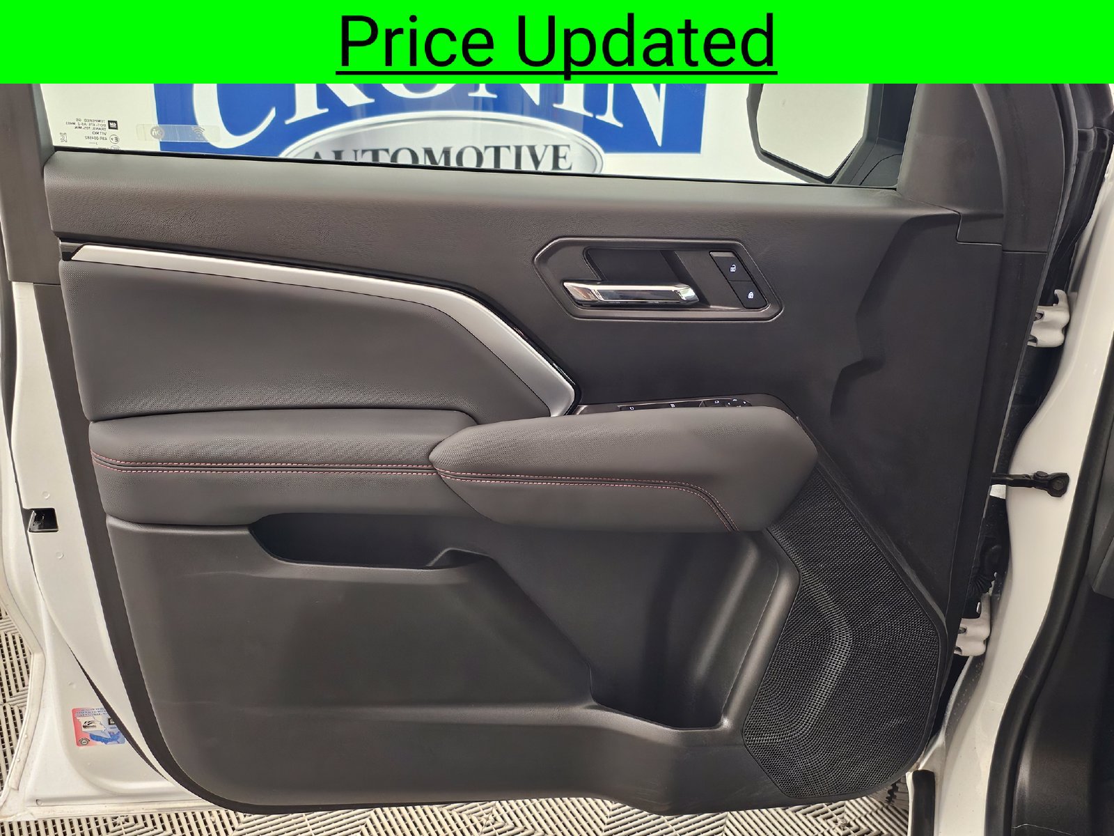 Used 2023 Chevrolet Colorado Z71 w/ Z71 Convenience Package 2 AWD/4WD image 2