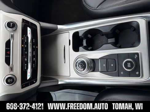 Used 2024 Ford Explorer XLT w/ Equipment Group 202A AWD/4WD image 17
