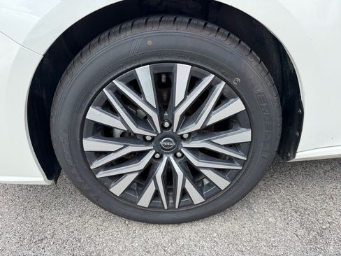 Used 2024 Nissan Altima 2.5 SV FWD image 22