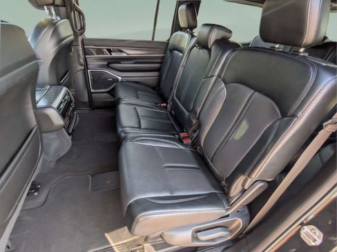 Used 2024 Jeep Wagoneer Series II w/ Flexible Seating Group RWD image 9