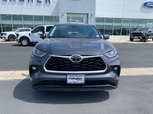 Used 2020 Toyota Highlander LE AWD/4WD image 16
