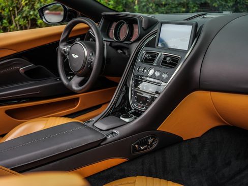 Used 2023 Aston Martin DB11 Volante RWD image 18