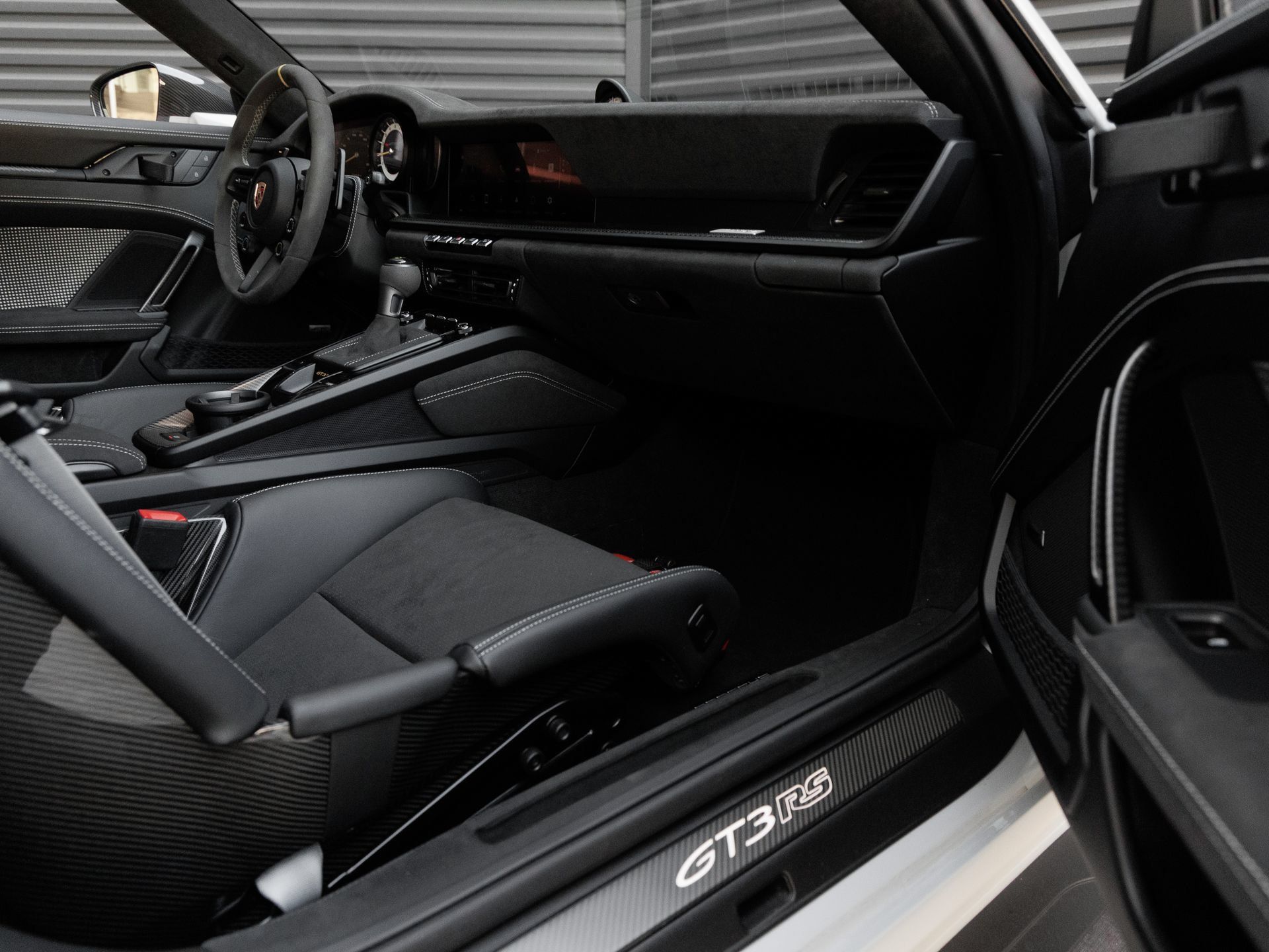 Certified 2025 Porsche 911 GT3 RS RWD image 41