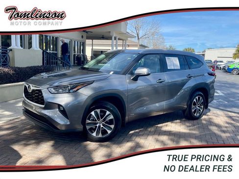 Used 2025 Toyota Highlander XLE image 1