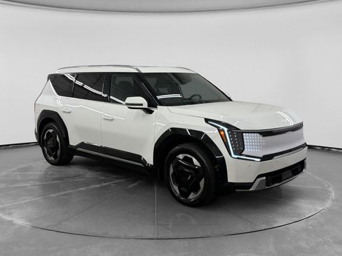 Used 2024 Kia EV9 Land AWD/4WD image 4