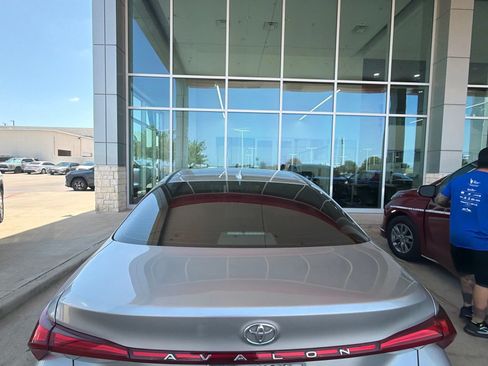 Used 2020 Toyota Avalon Limited w/ Advanced Safety Package FWD image 6