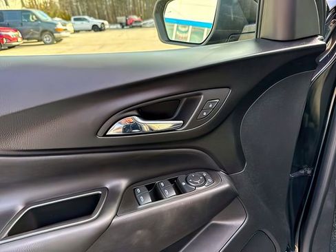 Used 2022 Chevrolet Equinox LT image 18