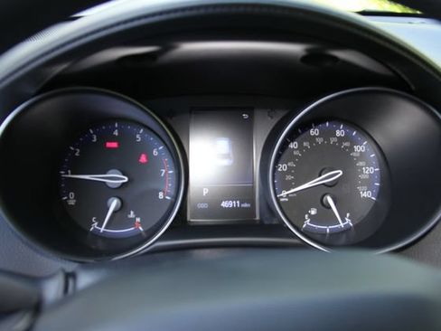 Used 2020 Toyota C-HR LE FWD image 24