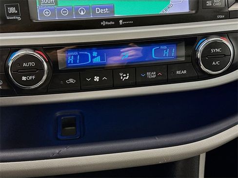Used 2014 Toyota Highlander Limited image 26