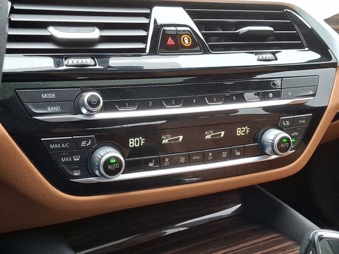 Used 2022 BMW 530i xDrive w/ Premium Package image 16