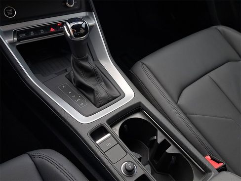 New 2025 Audi Q3 2.0T Premium image 15