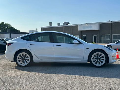 Used 2022 Tesla Model 3 Long Range AWD/4WD image 8